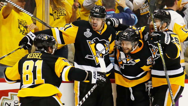 penguins-celebrate-game2-scf-1300.jpg